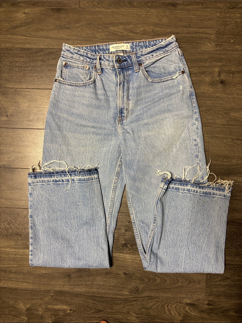 Abercrombie & Fitch The ‘90s Relaxed Jean High-Rise Jeans Size 27/4s